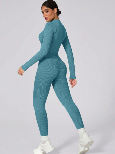 Women's Matte Finish Sports Outfit For Cold Weather